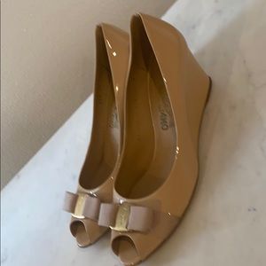 Mid wedge pump beige
